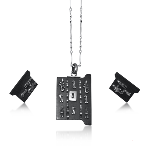Wood-ebony-jewellery-Traditional-symbols